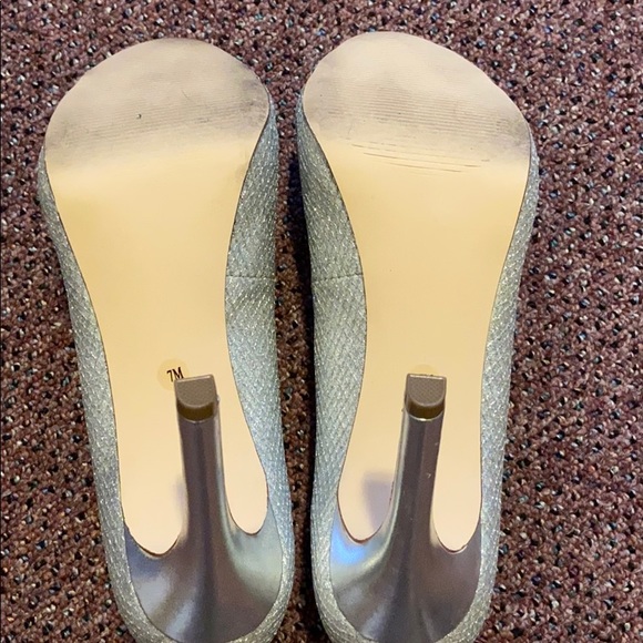 Alfani Silver Peep Toe Heel size 7M - Picture 3 of 4